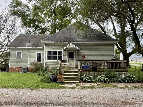 $72,500 | 303 North Hopkins Street, Newman, IL 61942