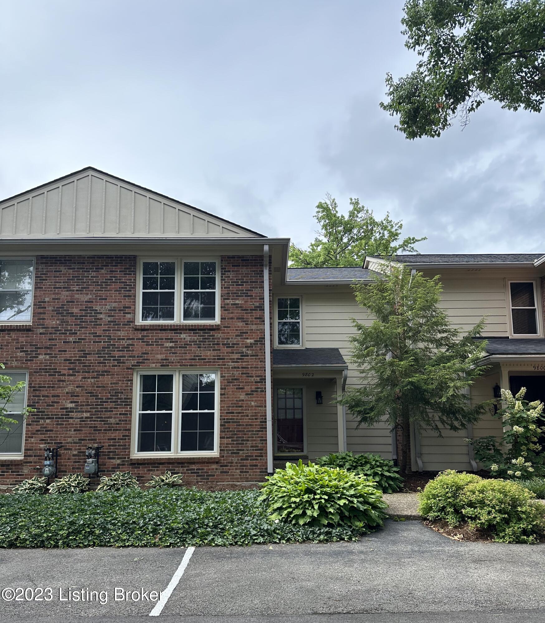 9802 Reynolda Road Louisville, KY 40223 - Photo 1 of 40 B6BE10E1-CB0D-4500-977F-0488DA84E492_1_2