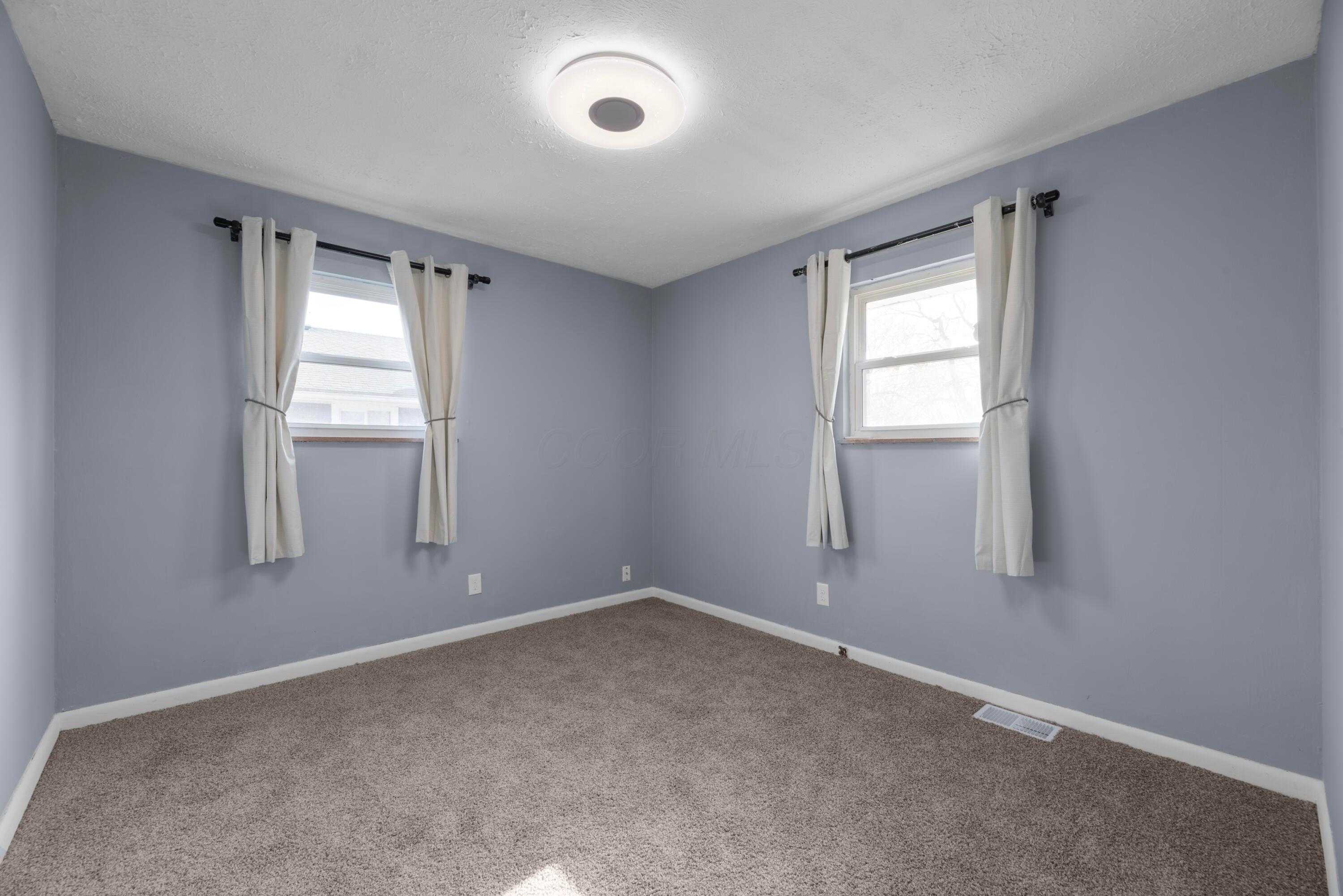 3251 Eakin Road Columbus, OH 43204 - Photo 23 of 37 MAR_8738