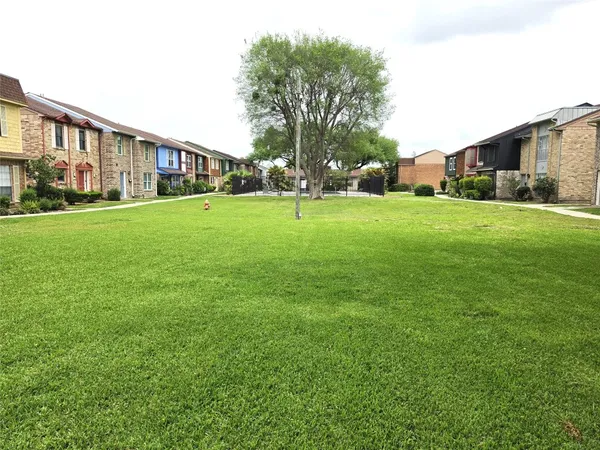 $163,000 | 1076 Willow Oaks Circle, Pasadena, TX 77506