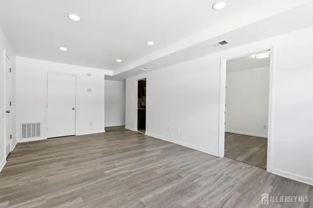 $2,100 | 125 College Drive, Edison, NJ 08817