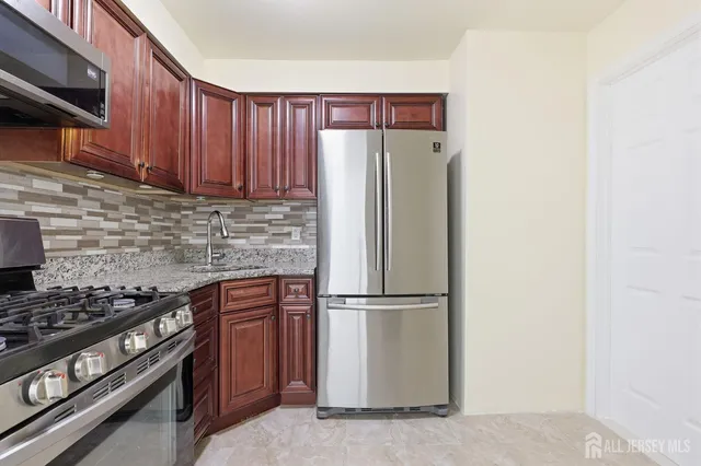 $2,100 | 125 College Drive, Edison, NJ 08817