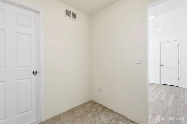 $2,100 | 125 College Drive, Edison, NJ 08817