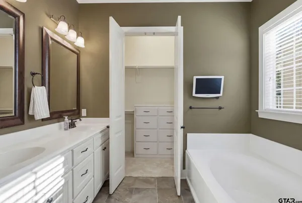 $352,750 | 3942 Charleston Park, Tyler, TX 75701