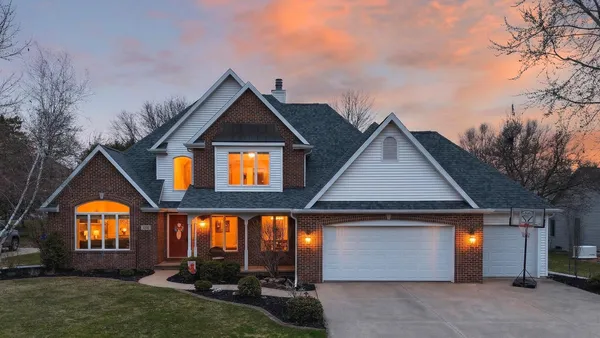 $599,900 | 422 Olde Paltzer Court, Appleton, WI 54913