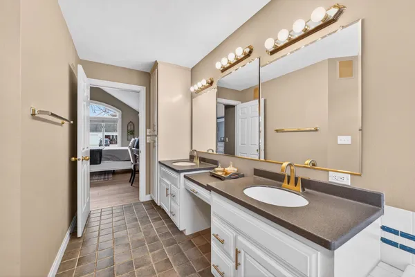 $599,900 | 422 Olde Paltzer Court, Appleton, WI 54913