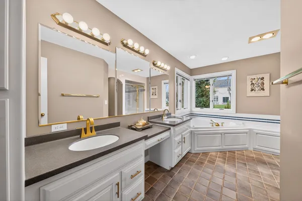 $599,900 | 422 Olde Paltzer Court, Appleton, WI 54913