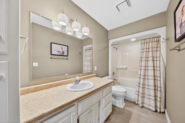 $599,900 | 422 Olde Paltzer Court, Appleton, WI 54913