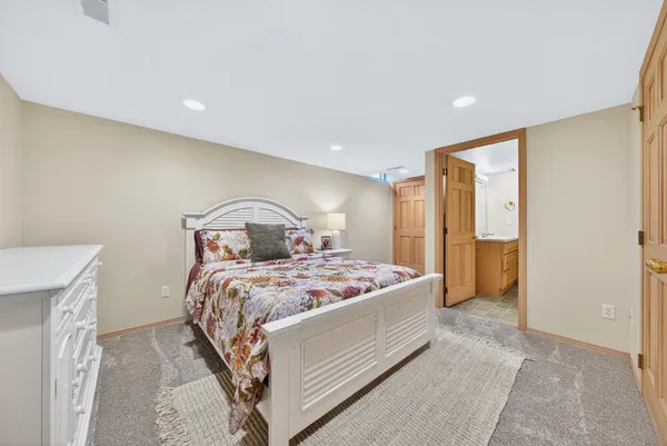 $599,900 | 422 Olde Paltzer Court, Appleton, WI 54913