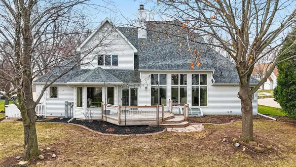 $599,900 | 422 Olde Paltzer Court, Appleton, WI 54913