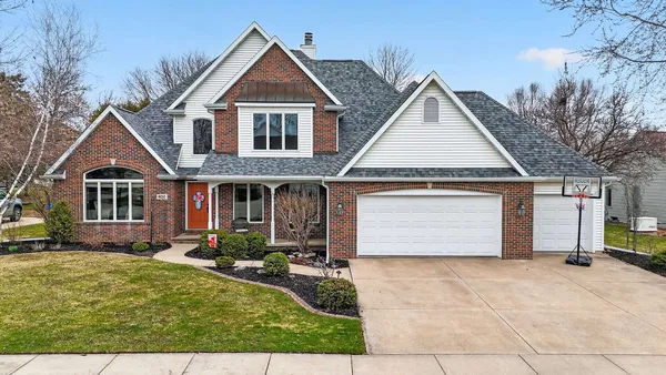 $599,900 | 422 Olde Paltzer Court, Appleton, WI 54913