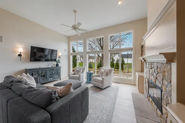 $599,900 | 422 Olde Paltzer Court, Appleton, WI 54913