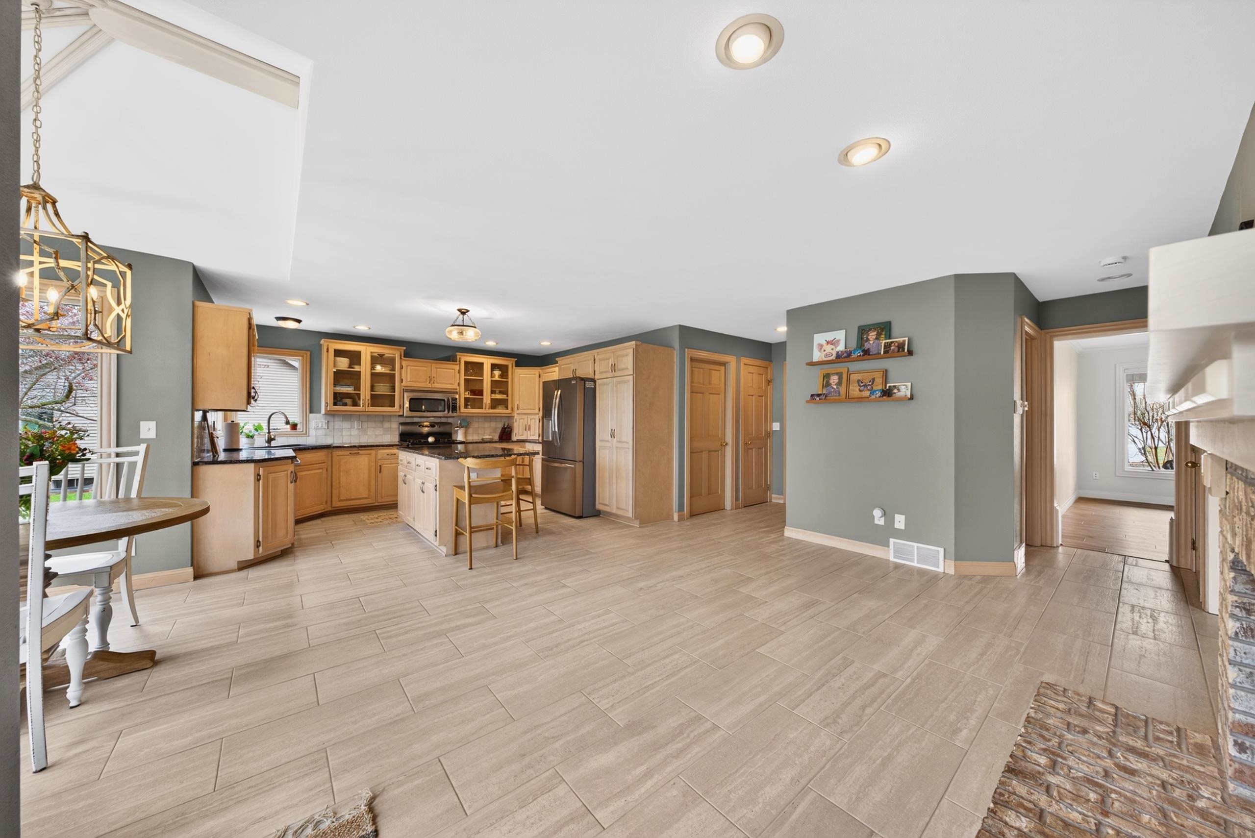 422 Olde Paltzer Court Appleton, WI 54913 - Photo 9 of 48