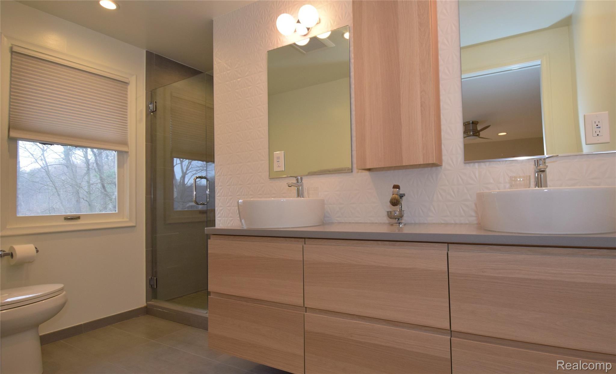 3303 Squirrel Road Bloomfield Hills, MI 48304 - Photo 35 of 75 owners suite bath 2.JPG