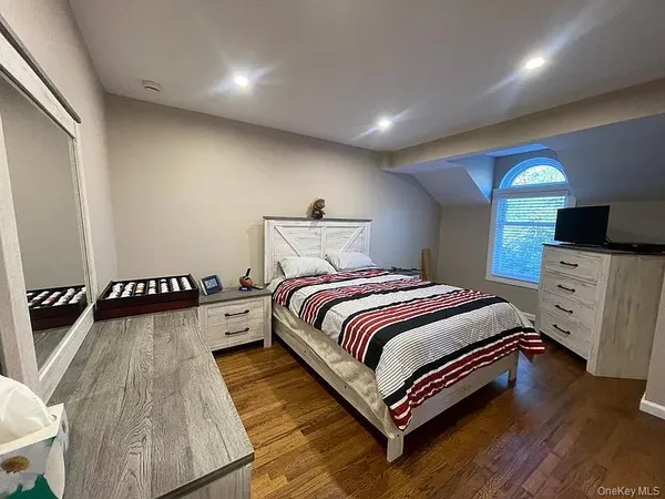 $4,300 | 1 Sea Ct Lane, Port Jefferson, NY 11777