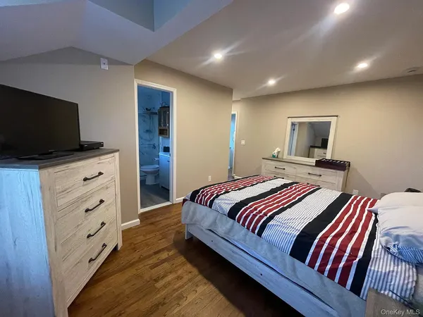 $4,300 | 1 Sea Ct Lane, Port Jefferson, NY 11777