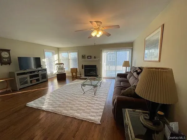 $4,300 | 1 Sea Ct Lane, Port Jefferson, NY 11777