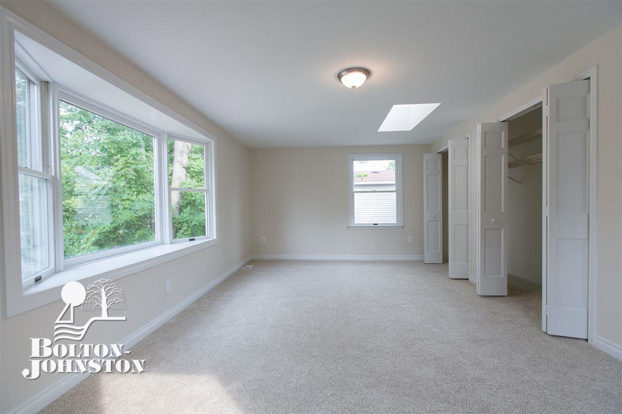 1386 Roslyn Road Grosse Pointe Woods, MI 48236 - Photo 14 of 23