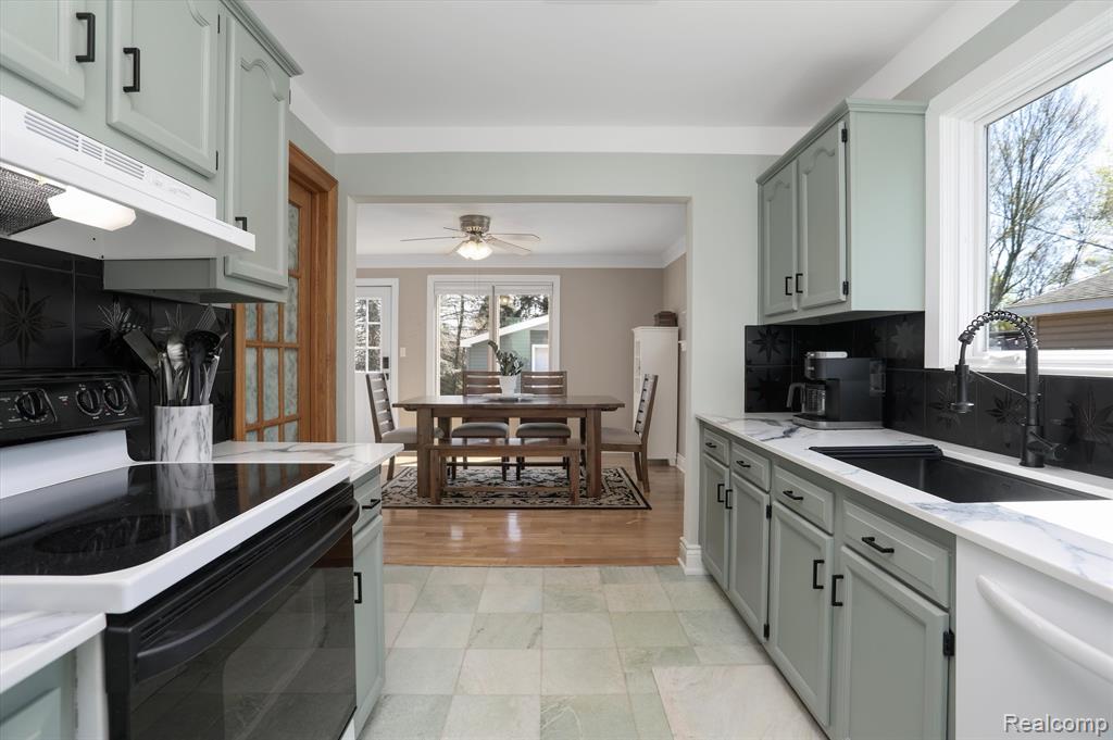 5434 Drayton Road Clarkston, MI 48346 - Photo 13 of 28