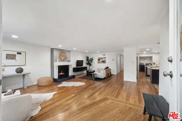 $959,000 | 11687 Bellagio Road, Unit 3, Los Angeles, CA 90049