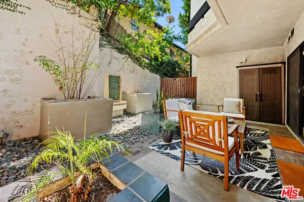 $959,000 | 11687 Bellagio Road, Unit 3, Los Angeles, CA 90049
