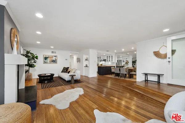 $959,000 | 11687 Bellagio Road, Unit 3, Los Angeles, CA 90049