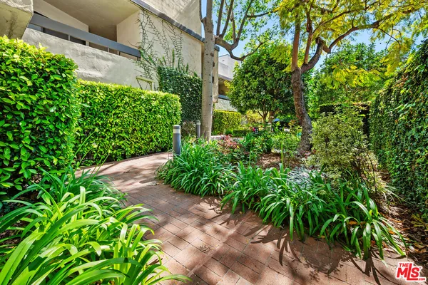 $959,000 | 11687 Bellagio Road, Unit 3, Los Angeles, CA 90049