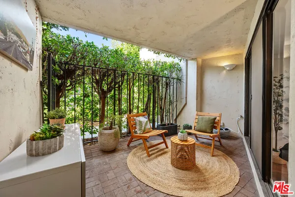 $959,000 | 11687 Bellagio Road, Unit 3, Los Angeles, CA 90049