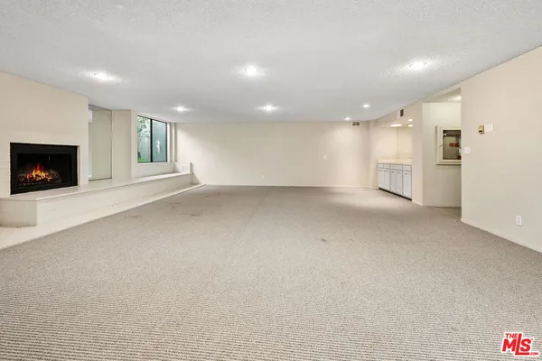 $959,000 | 11687 Bellagio Road, Unit 3, Los Angeles, CA 90049