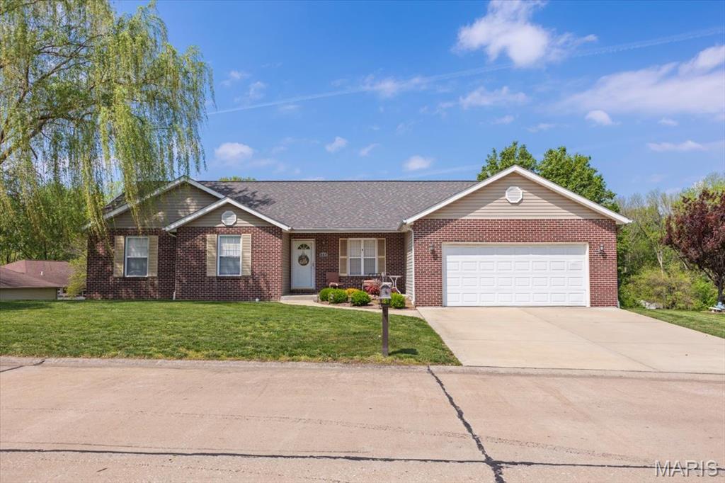 445 Steven Drive Red Bud, IL 62278 - Photo 2 of 26