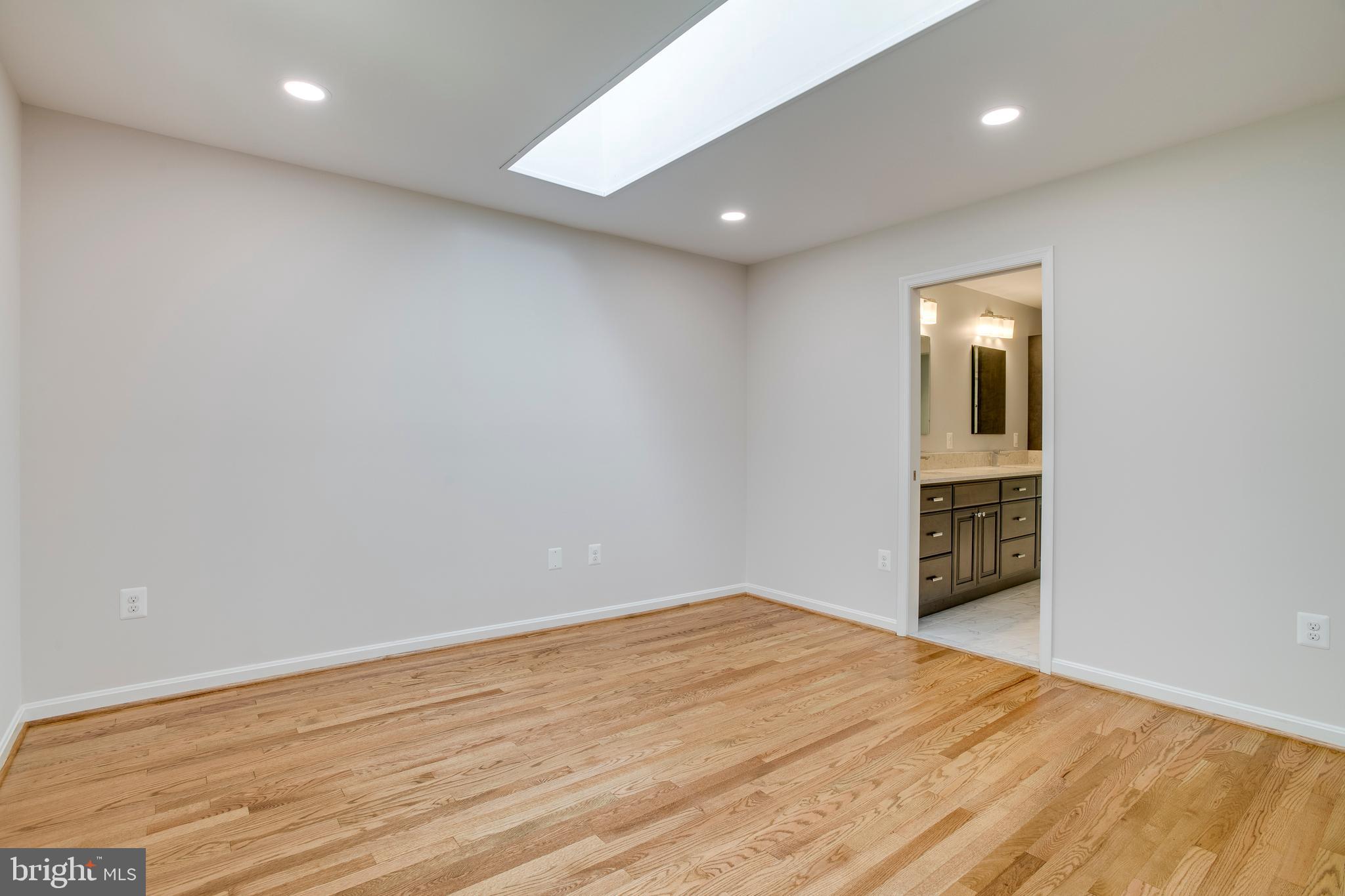 11740 Stuart Mill Road Oakton, VA 22124 - Photo 42 of 67 Owner's Suite