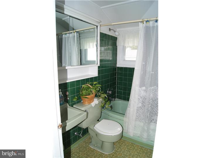 34 Iris Road Levittown, PA 19057 - Photo 17 of 25 Gallery Image 17