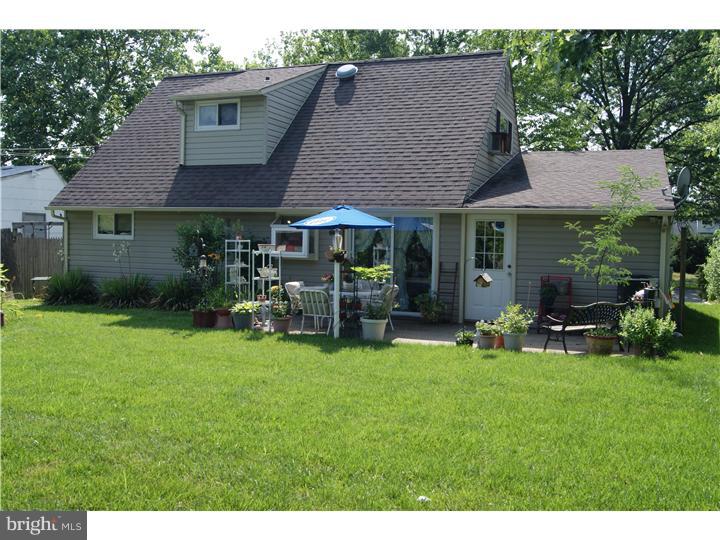 34 Iris Road Levittown, PA 19057 - Photo 4 of 25 Exterior Back