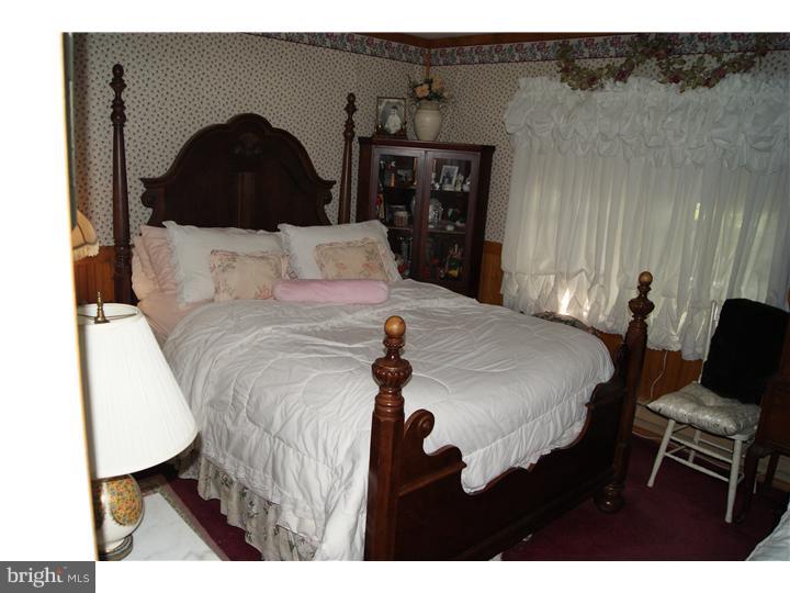 34 Iris Road Levittown, PA 19057 - Photo 6 of 25 Bedroom - Main