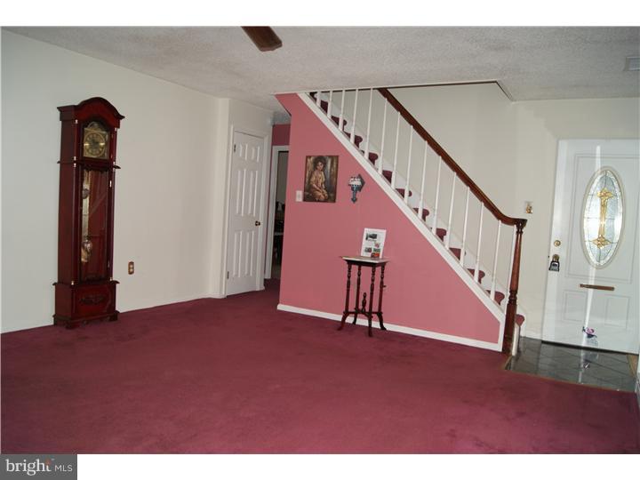 34 Iris Road Levittown, PA 19057 - Photo 9 of 25 Living Room