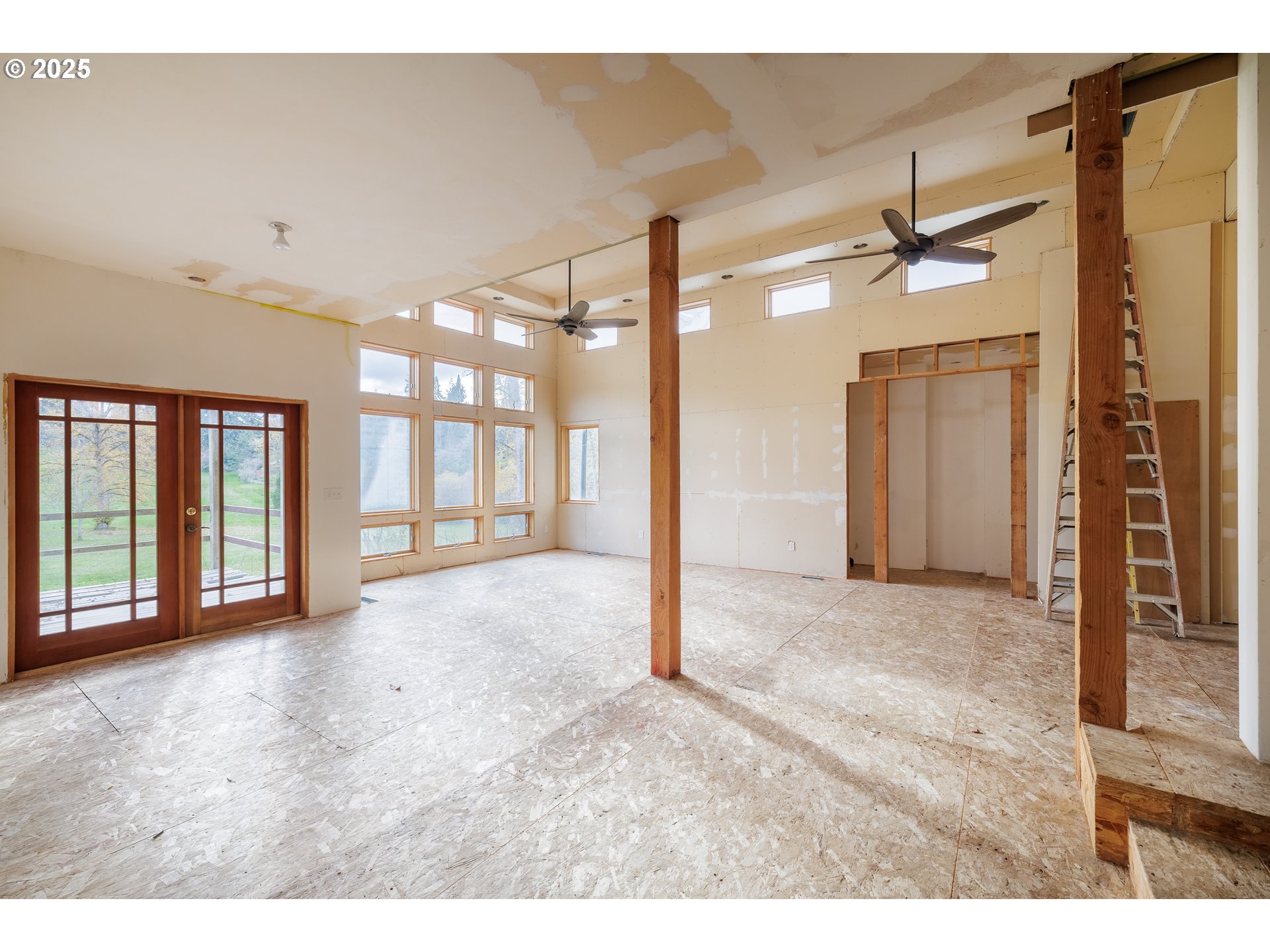 2770 Agate Street Eugene, OR 97403 - Photo 12 of 42 a view of a big room with closet area
