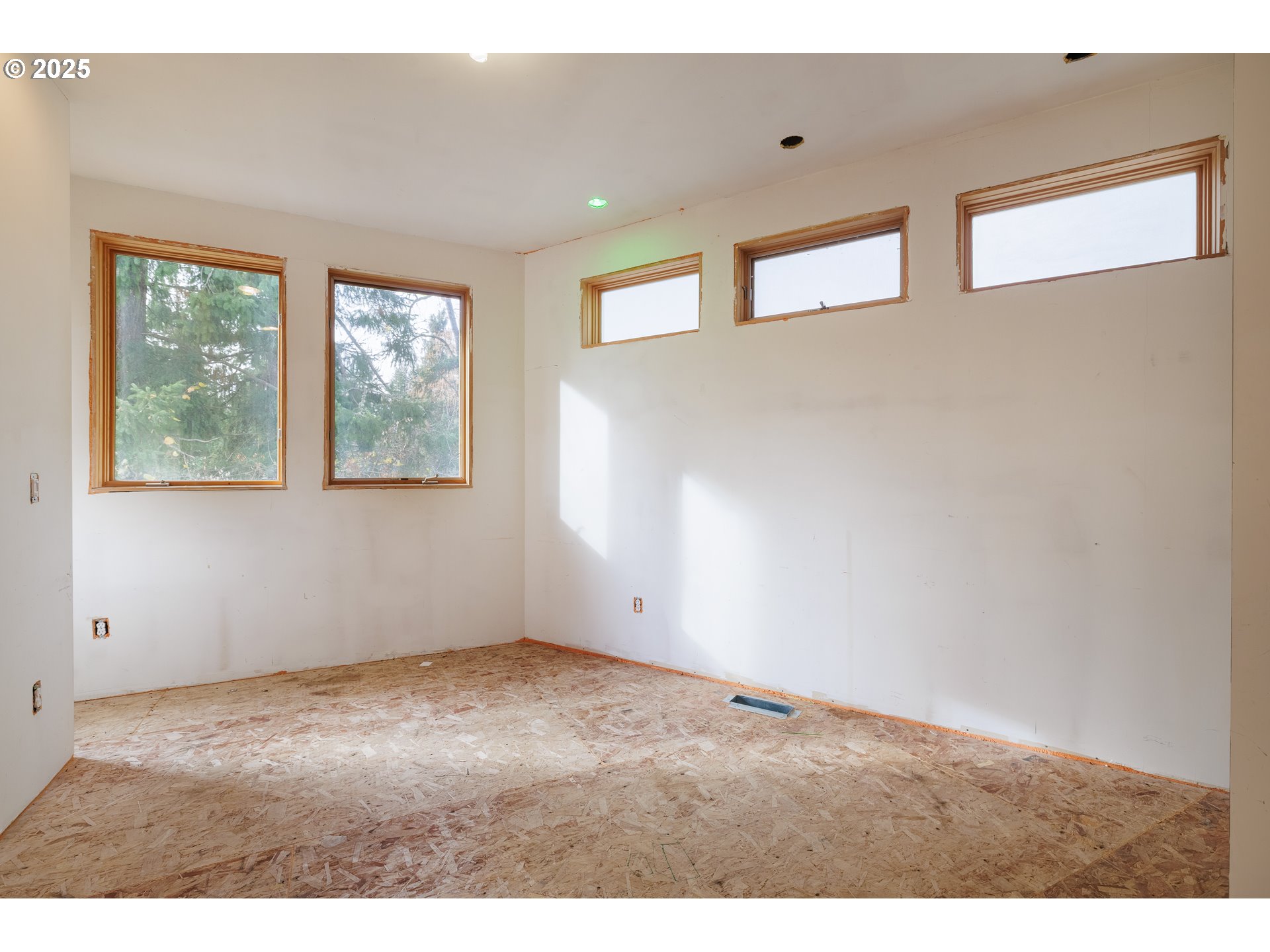 2770 Agate Street Eugene, OR 97403 - Photo 31 of 42 a view of an empty room with a window