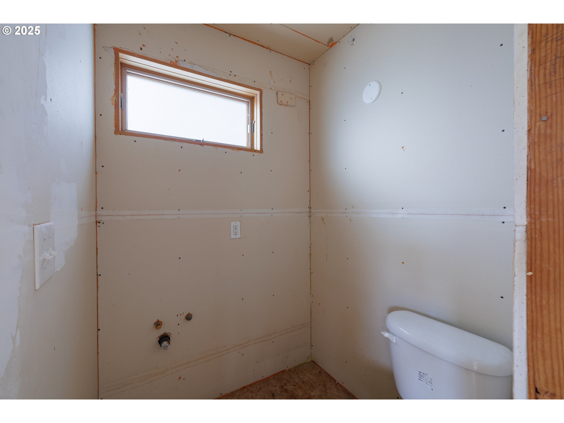 2770 Agate Street Eugene, OR 97403 - Photo 39 of 42 a view of an empty room