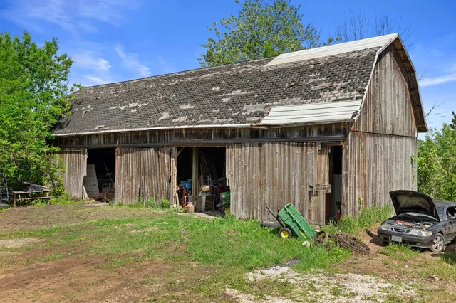 $1,150,000 | 5365 Highway 167, Erin, WI 53033