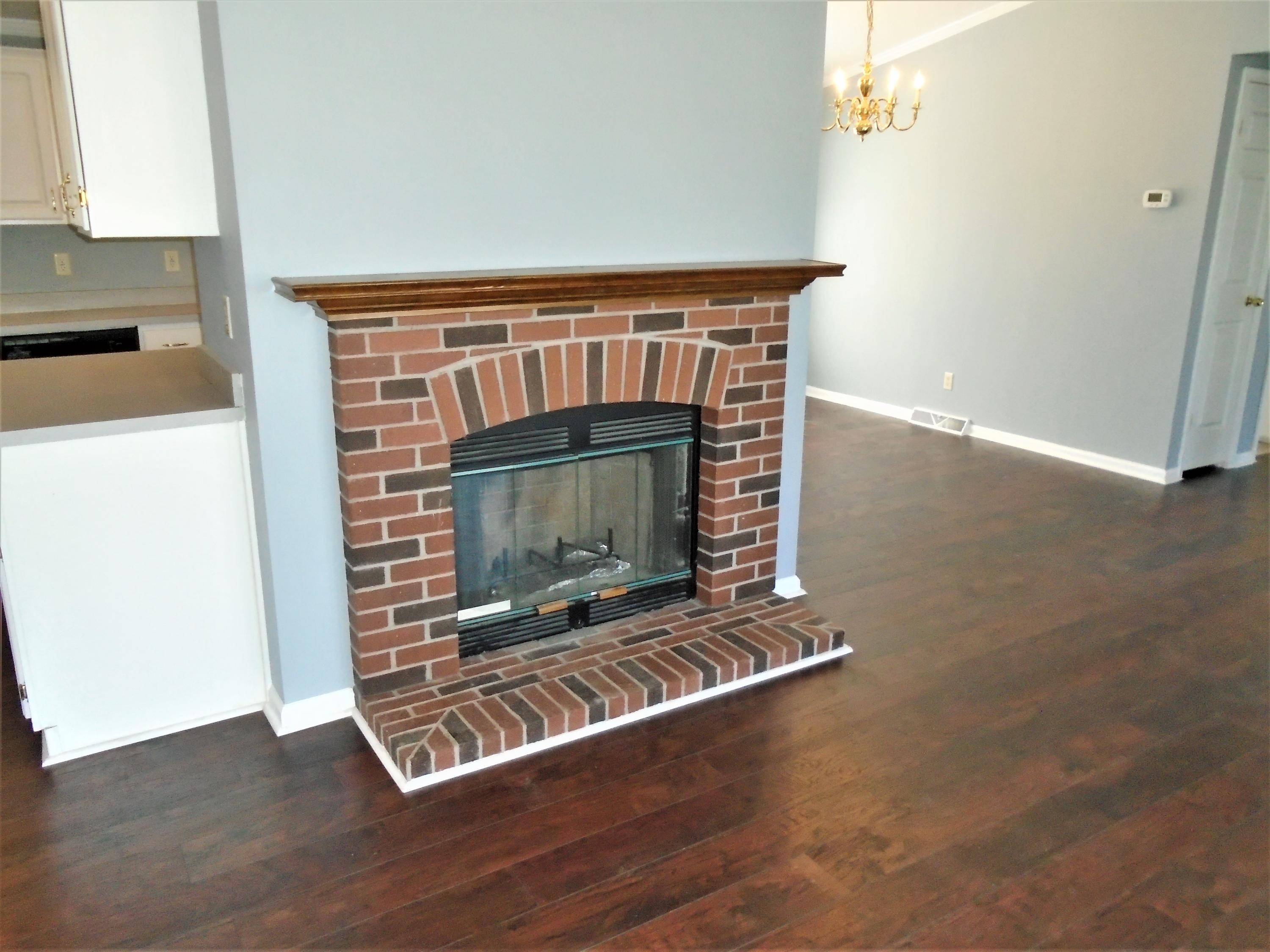 Greatroom features a fireplace