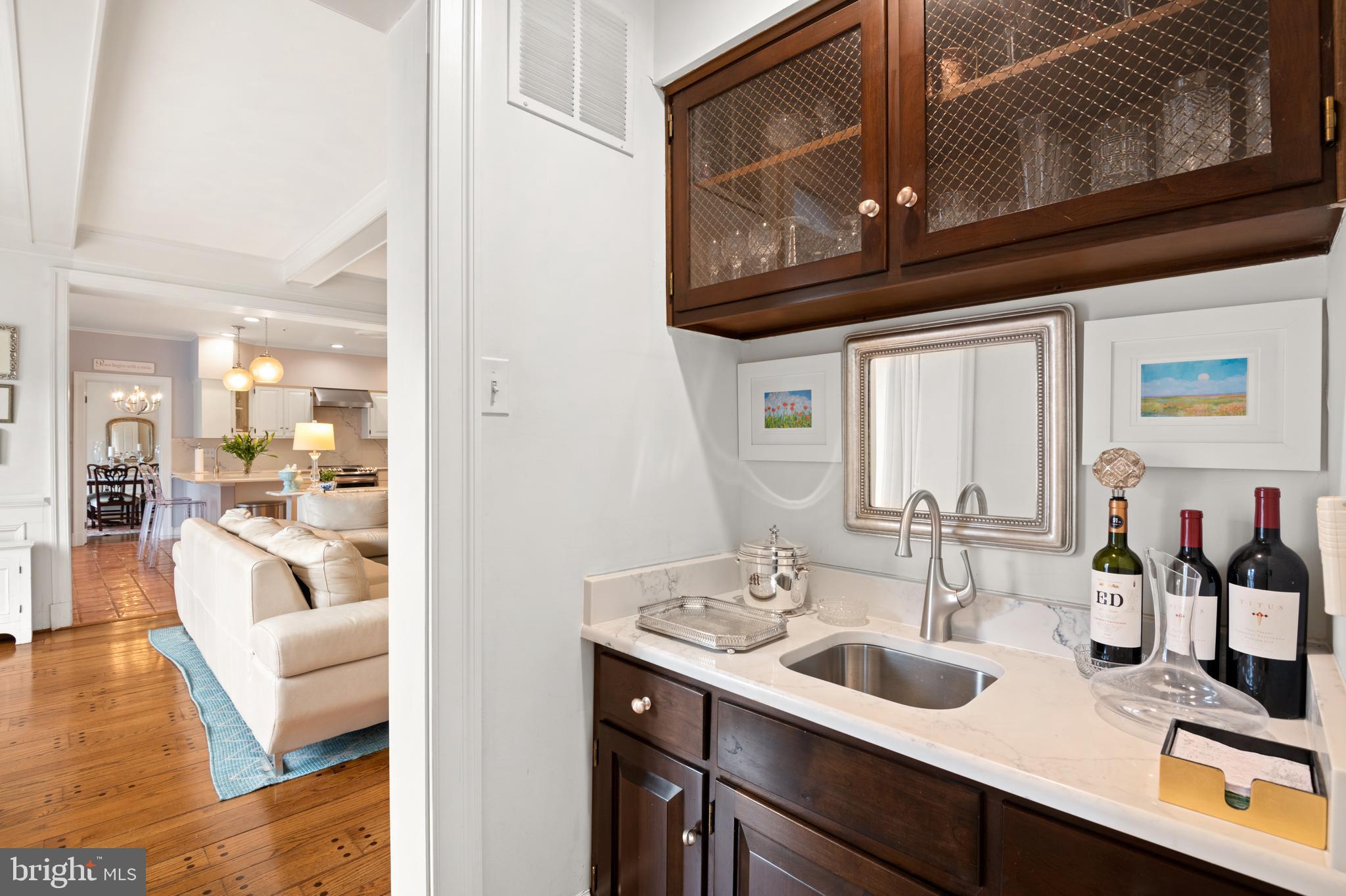 10725 River Road Potomac, MD 20854 - Photo 17 of 50 Wet Bar