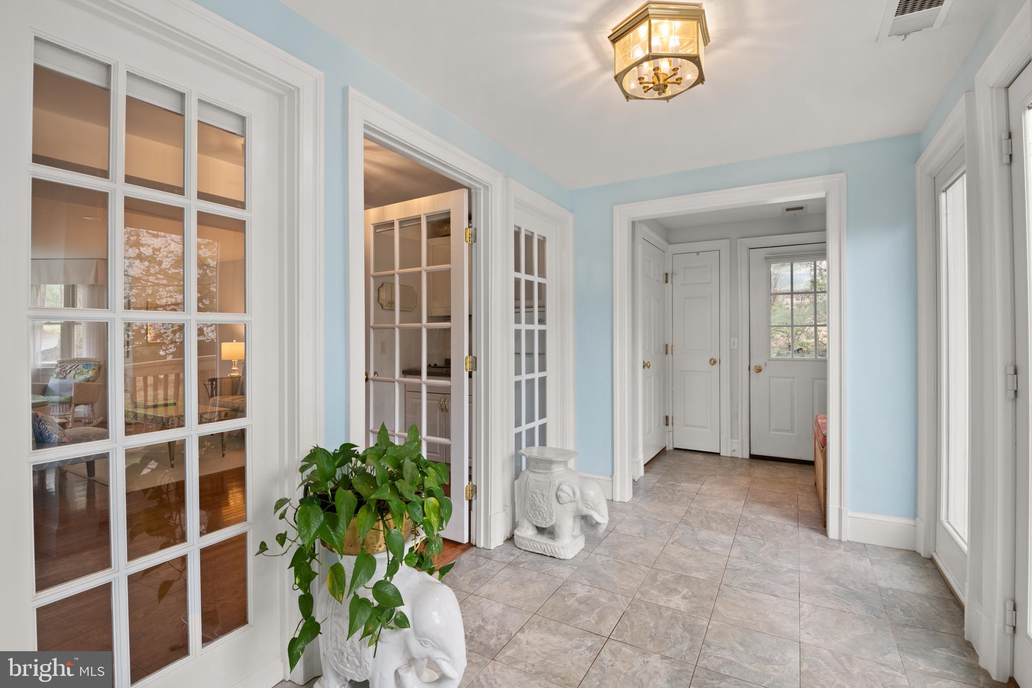 10725 River Road Potomac, MD 20854 - Photo 19 of 50 Apartment Foyer/Mudroom