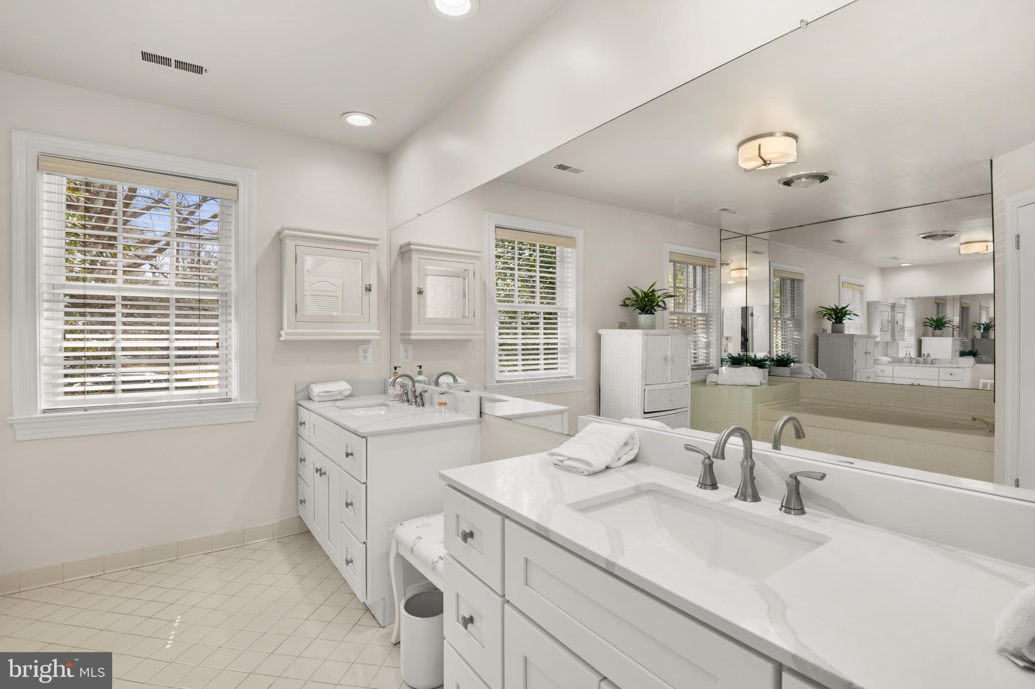 10725 River Road Potomac, MD 20854 - Photo 30 of 50 Owner's Bath