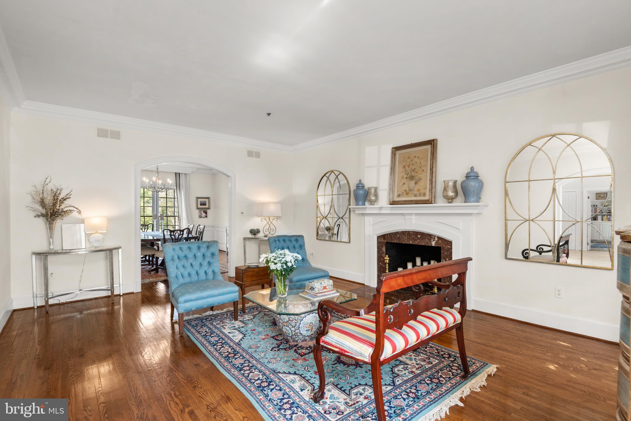 10725 River Road Potomac, MD 20854 - Photo 4 of 50 Living Room