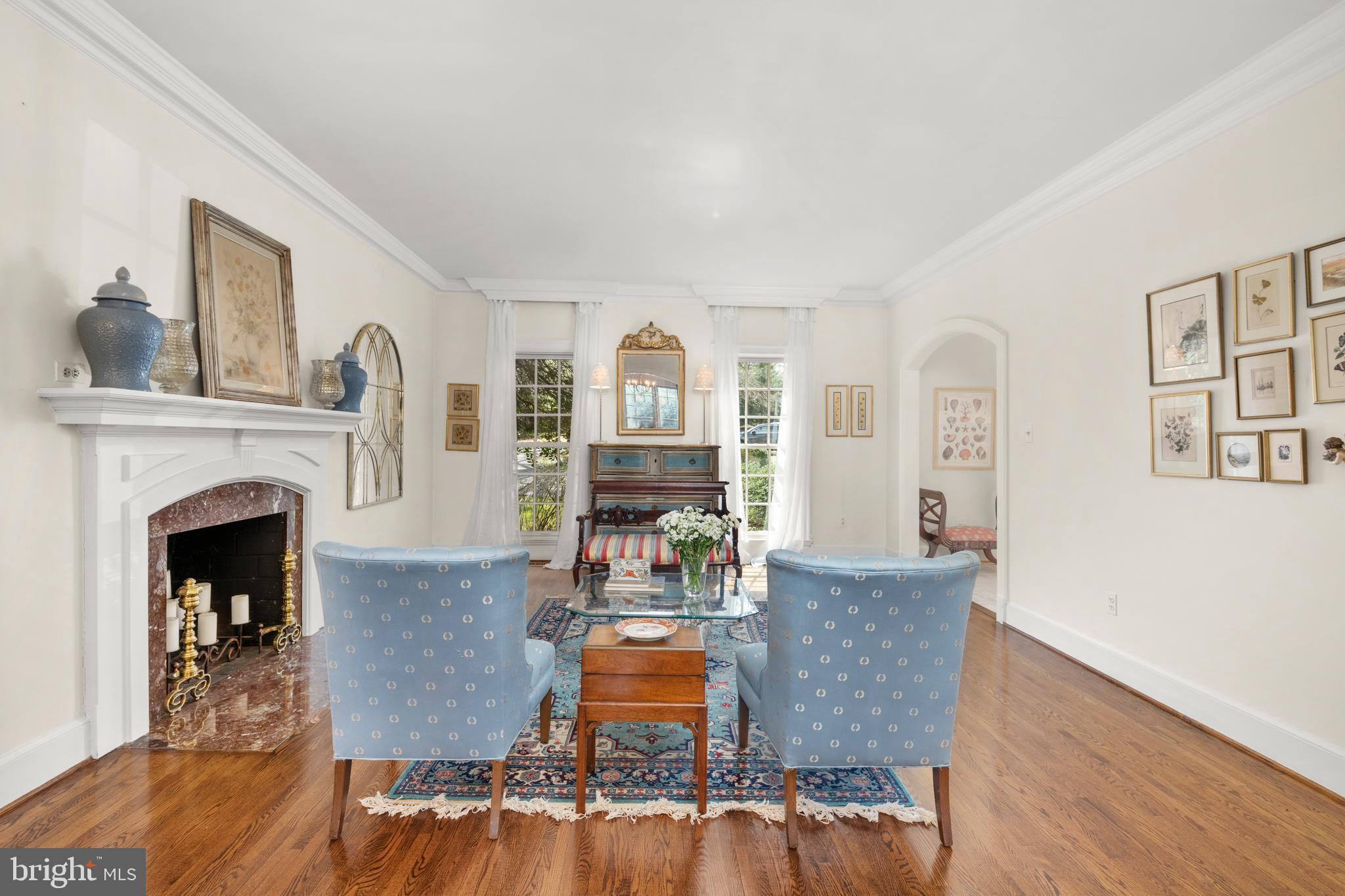 10725 River Road Potomac, MD 20854 - Photo 5 of 50 Living Room