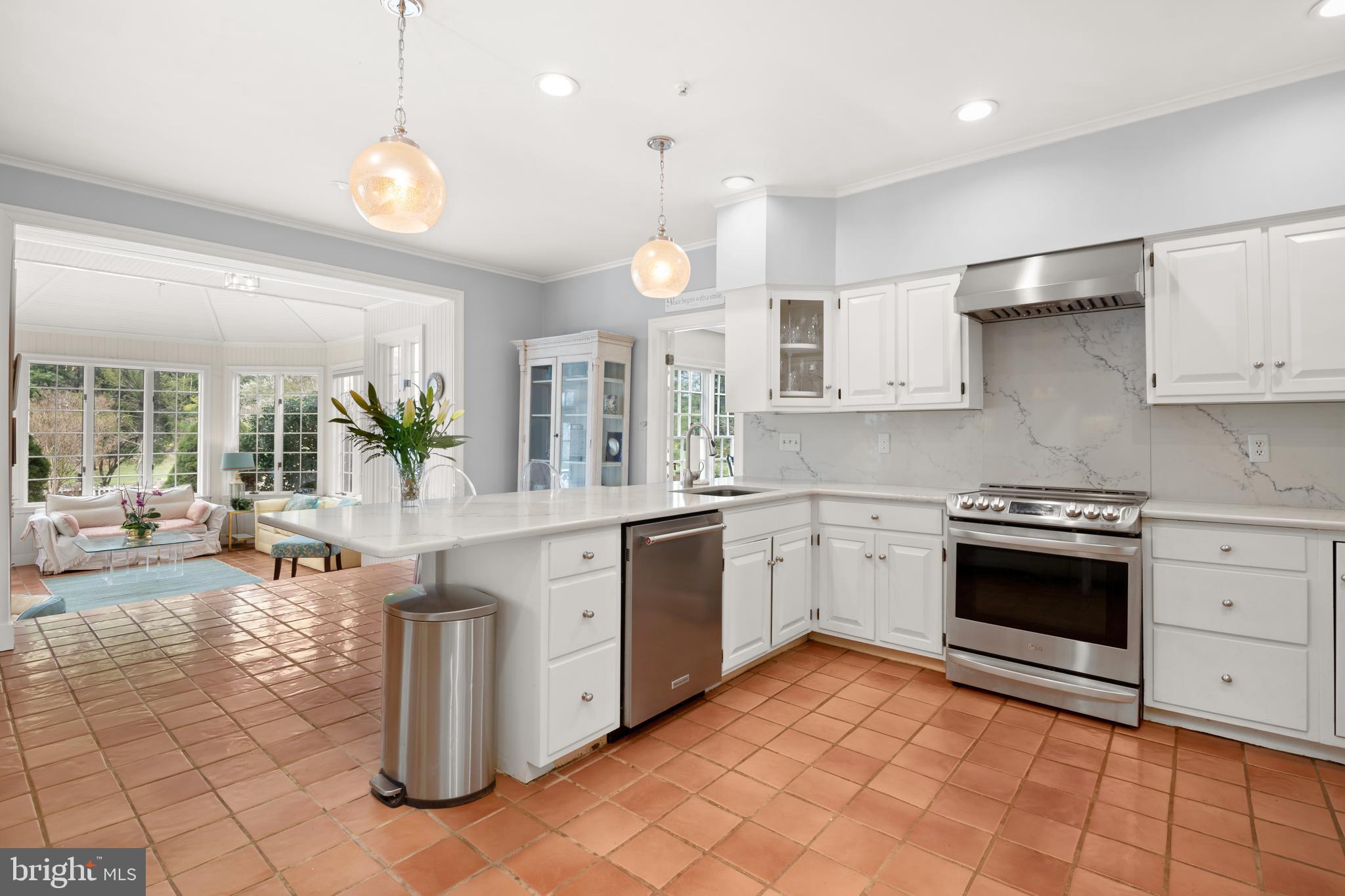 10725 River Road Potomac, MD 20854 - Photo 10 of 50 Kitchen