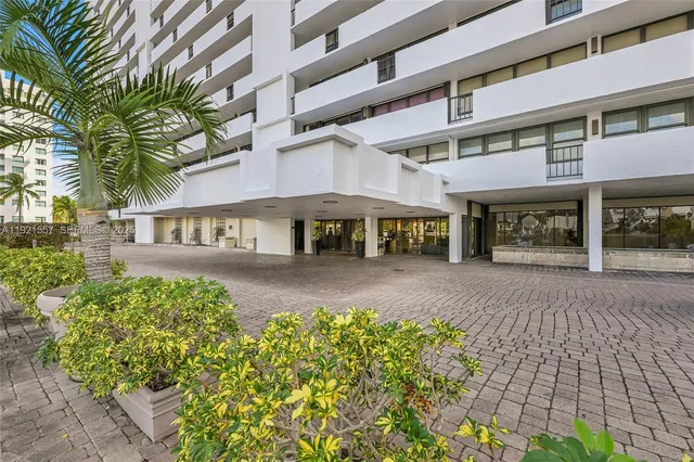 $899,000 | 936 Intracoastal Drive, Unit 15H, Fort Lauderdale, FL 33304