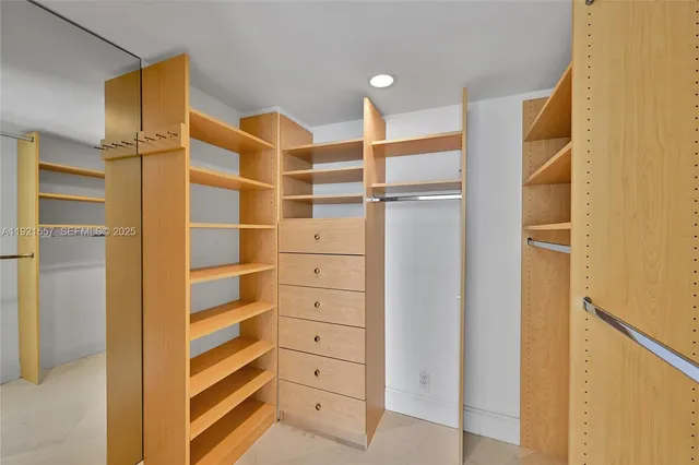 $899,000 | 936 Intracoastal Drive, Unit 15H, Fort Lauderdale, FL 33304