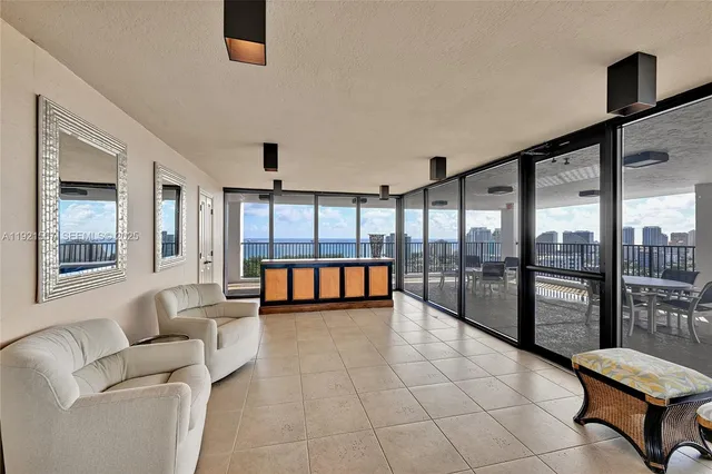 $899,000 | 936 Intracoastal Drive, Unit 15H, Fort Lauderdale, FL 33304