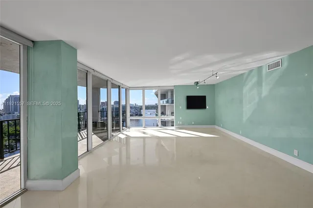 $899,000 | 936 Intracoastal Drive, Unit 15H, Fort Lauderdale, FL 33304